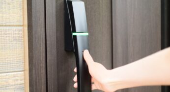 勝手口を家族用玄関として使うためには、タッチキーにしてもらわないと困る