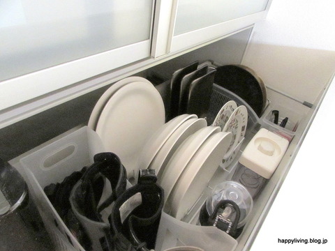 キッチン　カップボード収納　漬物容器　コンパクト