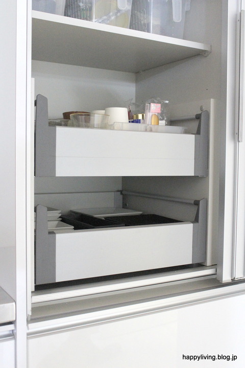 キッチン　カップボード　食器棚　収納 (1)